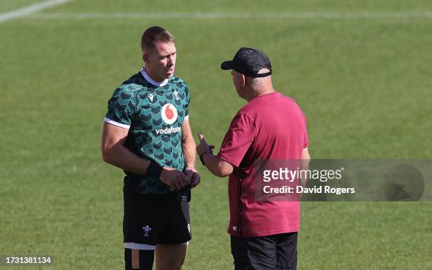 Warren Gatland the Wales head coach talks to Liam Williams during the Wales training session at Felix Mayol Stadium on October 12, 2023 in Toulon,...