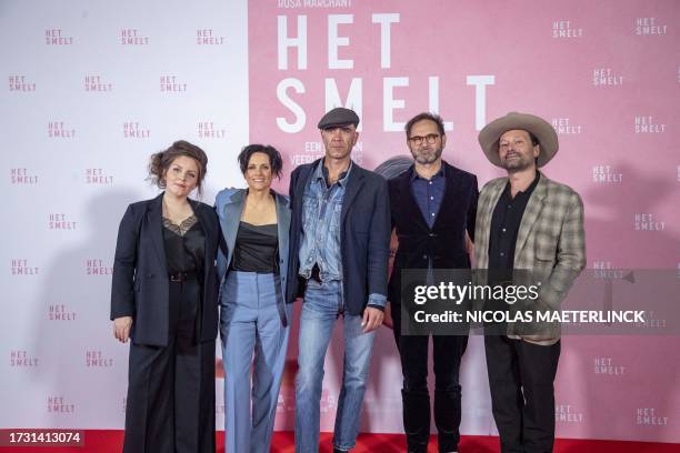 The cast poses for the photographer at the Belgian premiere of the movie 'Het Smelt' by director Baetens, based on the book by writer Spit, on...