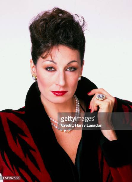 Actress Anjelica Huston poses for a portrait circa 1985 in Los Angeles, California.