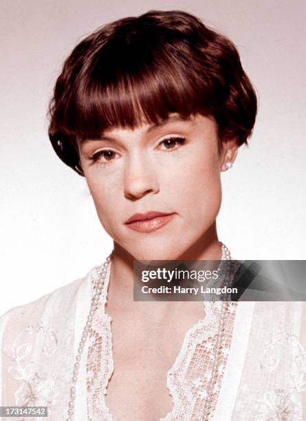 Actress Christine Elise poses for a portrait circa 1995 in Los Angeles, California.