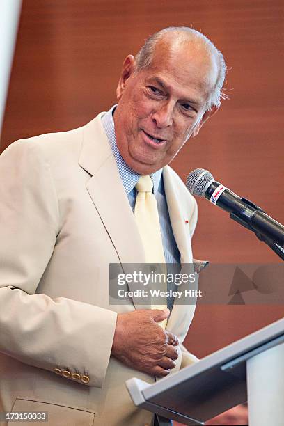 Designer Oscar de la Renta speaks at the Oscar De La Renta: American Icon reception at the William J. Clinton Presidential Center on July 08, 2013 in...