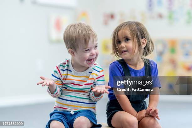 preschool portrait - syndroom van down stockfoto's en -beelden