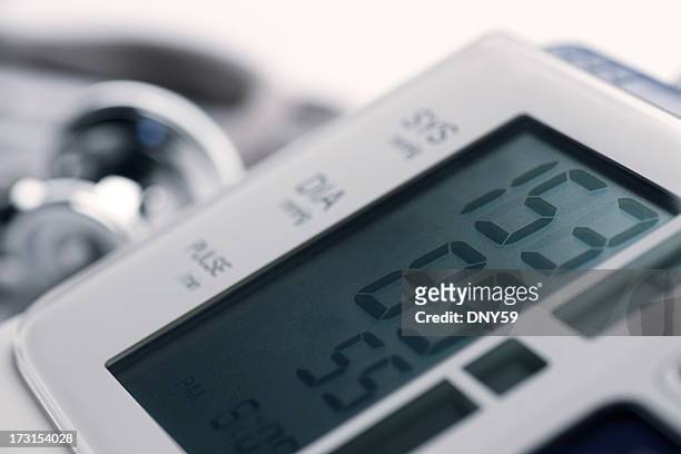 high blood pressure - high blood pressure stockfoto's en -beelden