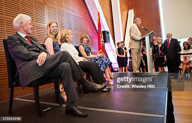 Former President Bill Clinton, Chelsea Clinton, Hillary Rodham Clinton, Anna Wintour and Oscar De La Renta attend the Oscar De La Renta: American...