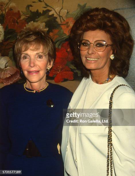 Former US First Lady Nancy Reagan and Italian actress Sophia Loren attend a Valentino luncheon at the Beverly Wilshire Hotel, Beverly Hills,...