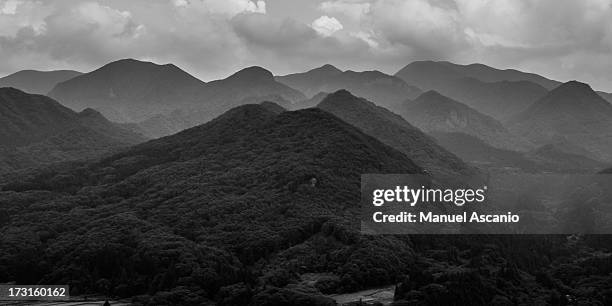 yama-dera - yamadera fotografías e imágenes de stock