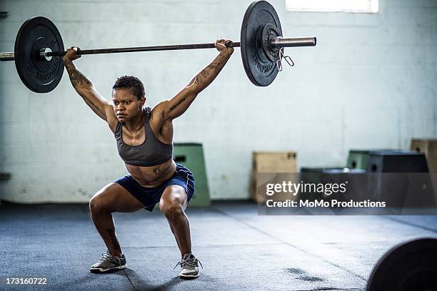 woman doing gym exercise - snatch weightlifting stock pictures, royalty-free photos & images