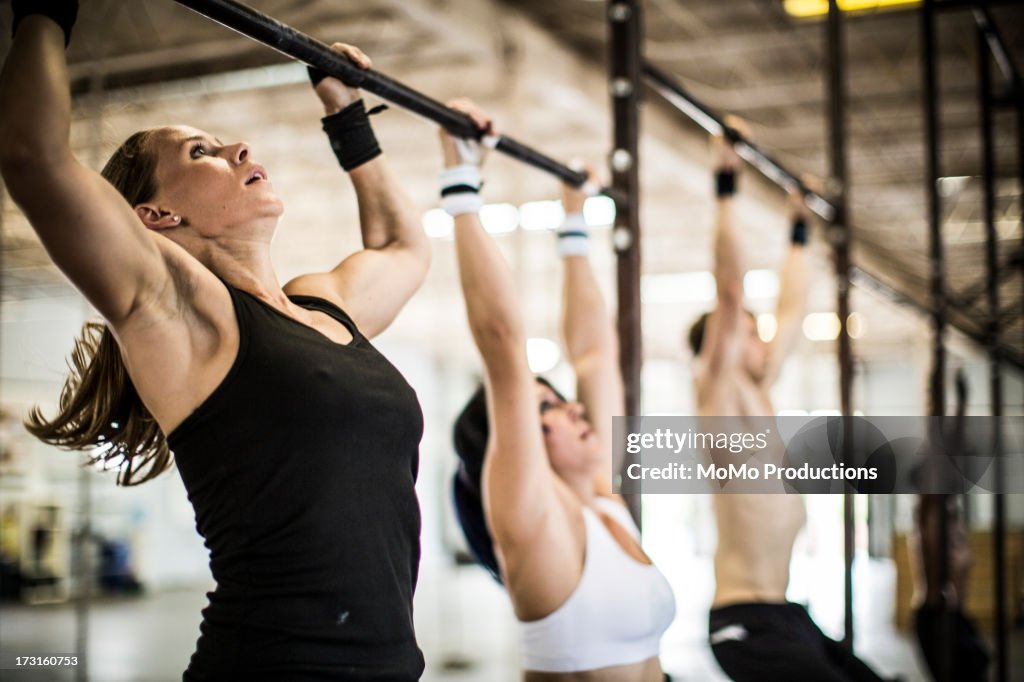 Women doing gym/pullups