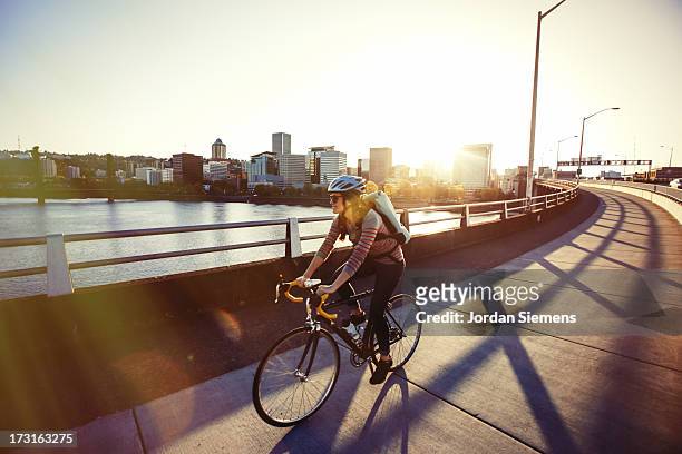 a female bike commuting. - portland - oregon bildbanksfoton och bilder