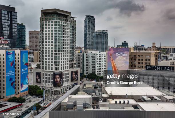 High Rise La Building 291 Los Angeles High Rise Apartments Stock Photos, High-Res Pictures ...