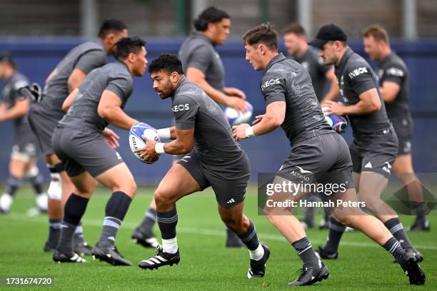 Richie Mo'unga of the All Blacks runs through drills during a New Zealand All Blacks training session at INSEP training grounds on October 12, 2023...