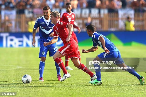 Toni Kroos of Bayern Muenchen battles for the ball with players of Brescia during the friendly match between Brescia Calcio and FC Bayern Muenchen at...