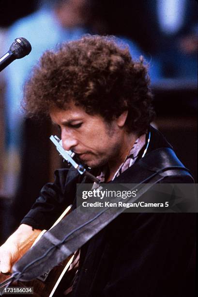 Singer Bob Dylan is photographed in concert in 1984 in Dublin, Ireland. CREDIT MUST READ: Ken Regan/Camera 5 via Contour by Getty Images.