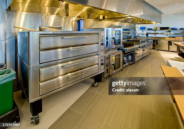 commercial kitchen - pizzaugn bildbanksfoton och bilder