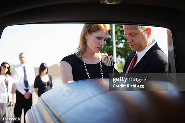 grieving couple - funeral parlor stockfoto's en -beelden