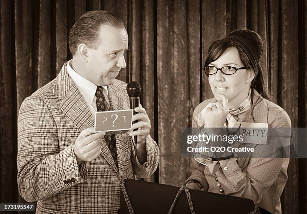 vintage programa de juegos - maestro de ceremonias fotografías e imágenes de stock