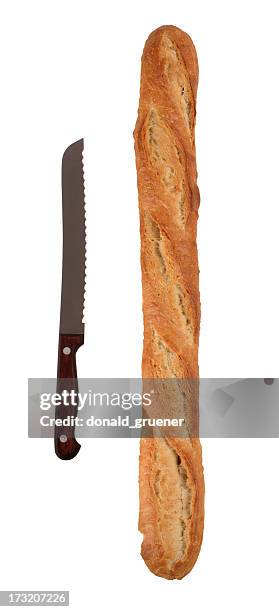 baguette mit brotmesser - french baguette stock-fotos und bilder