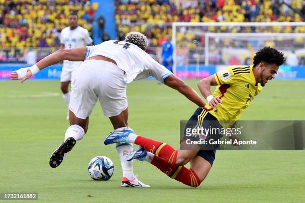 Ronald Araújo of Uruguay battles for possession with Luis Diaz of Colombia during a FIFA World Cup 2026 Qualifier match between Colombia and Uruguay...