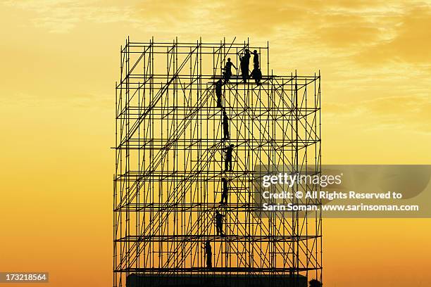 life chain - scaffolding bildbanksfoton och bilder