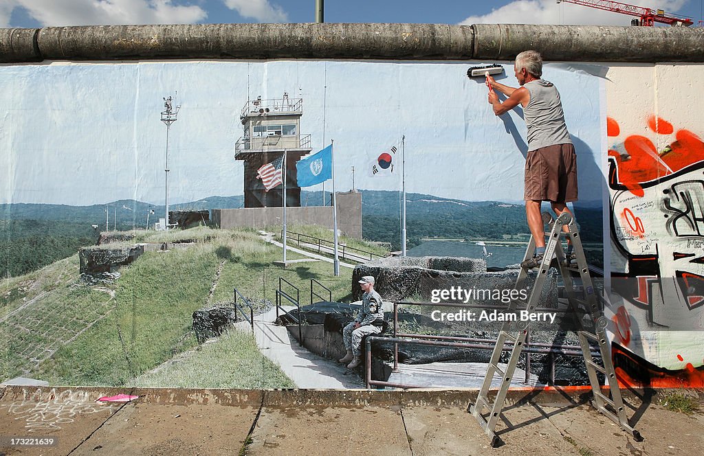 'Wall on Wall' Exhibition Shows Global Separation Borders On Former Berlin Wall