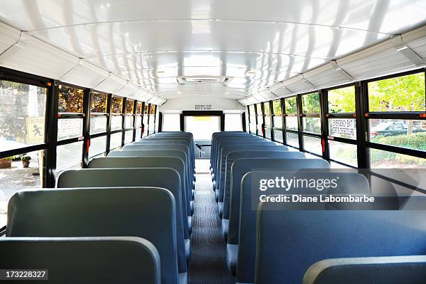 vacío autobús de colegio - bus interior fotografías e imágenes de stock