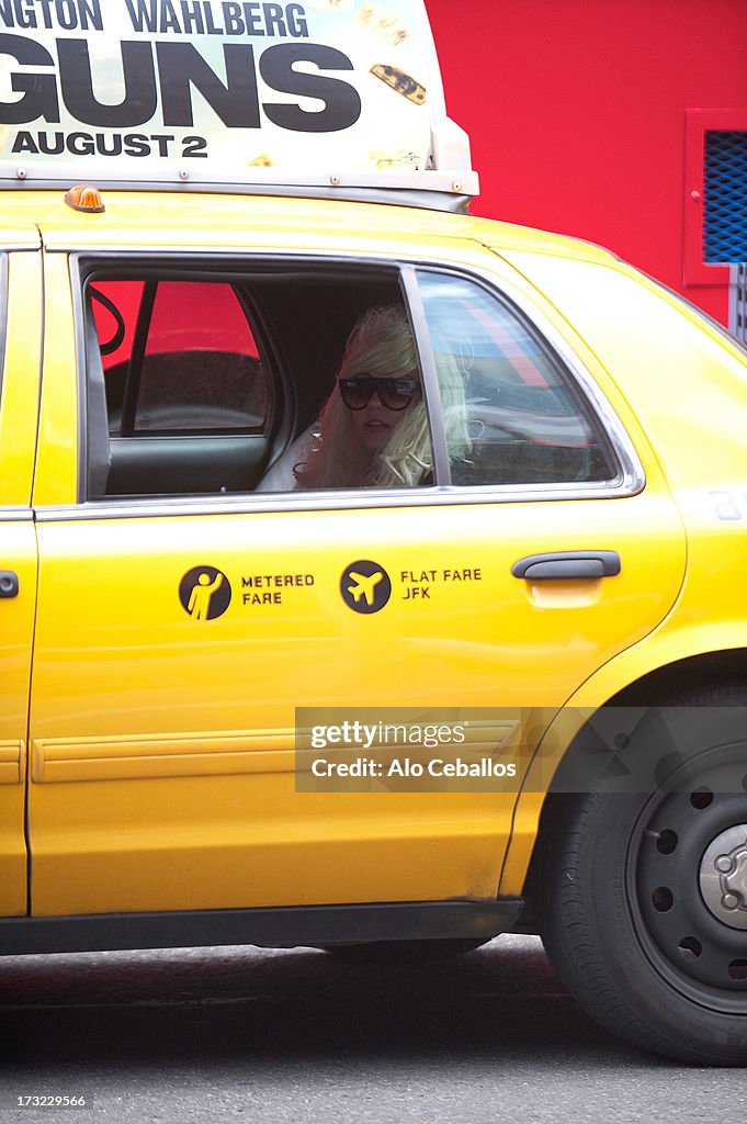 Amanda Bynes Sighting In New York City - July 10, 2013