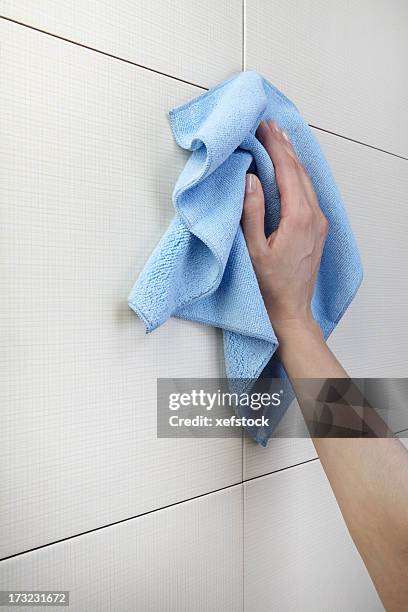 reinigung oberfläche - mikrofaser stock-fotos und bilder