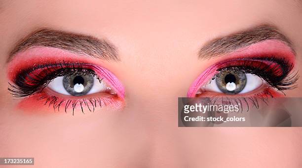 grüne augen - pink eyeshadow stock-fotos und bilder