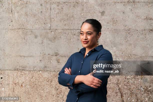 les femmes fortes n’ont pas d’attitudes, nous avons des normes. - pose-alternative photos et images de collection