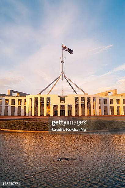 canberra-parlamentsgebäude (morgens) - parlamentsgebäude regierungsgebäude stock-fotos und bilder