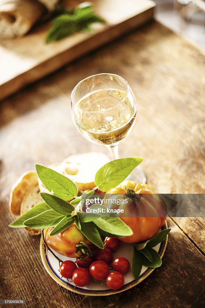 Tomatoes, sage and white sparkling wine