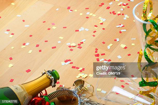 after the party - confetti floor stockfoto's en -beelden