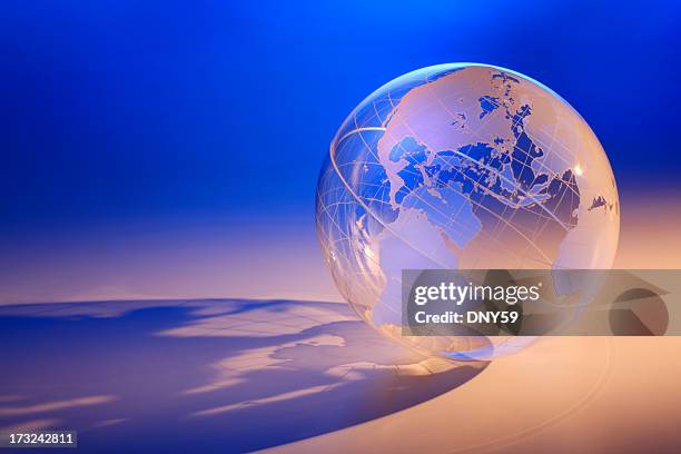 transparente globus zeigen north america - breitengrad stock-fotos und bilder