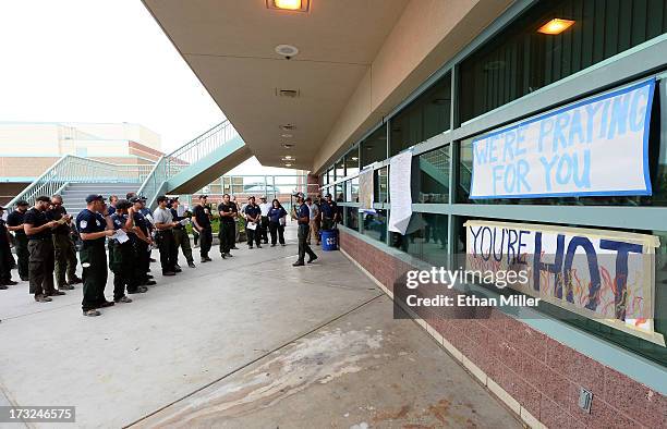 Fire Command Post Sign 195 Fire Incident Command Post Stock Photos, High-Res Pictures, and ...