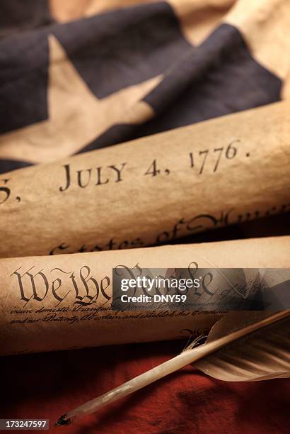historic documents - verklaring van onafhankelijkheid stockfoto's en -beelden