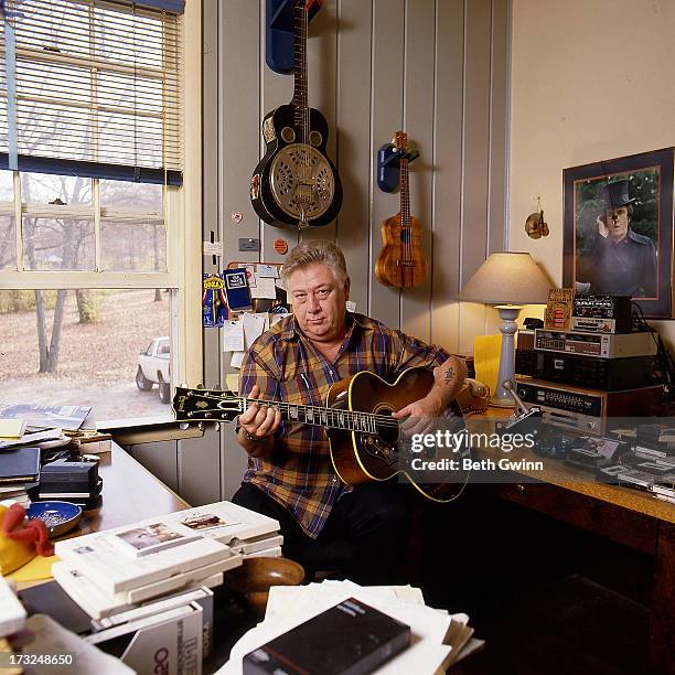 Jack Clement poses for a photo at his home on November 4, 1987 in Nashville, Tennessee.