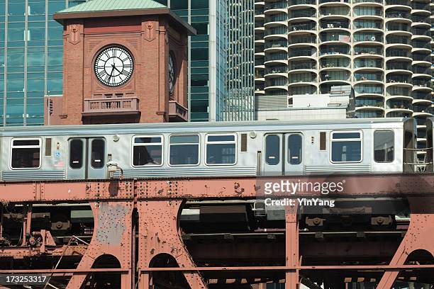 die hochbahn in der innenstadt von chicago - loop stock-fotos und bilder
