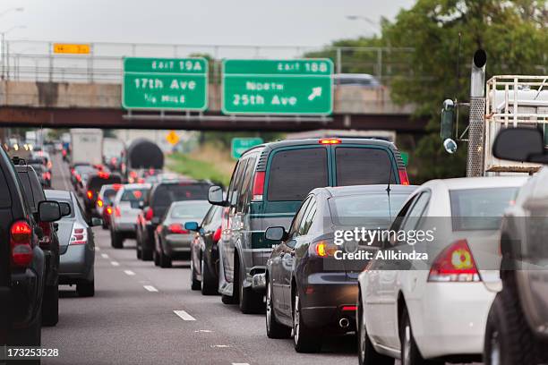 stopped inbound chicago traffic jam - rush hour highway stock pictures, royalty-free photos & images