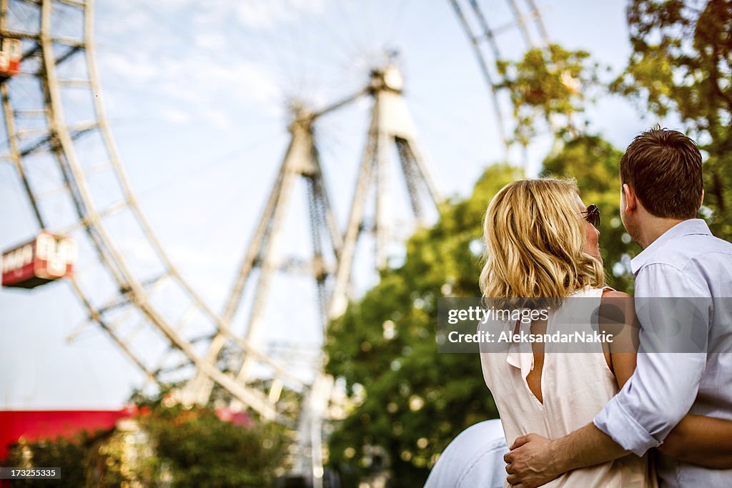 Liebespaar vor dem Wiener Prater