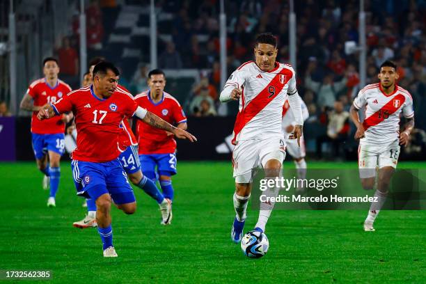 Gary Medel of Chile battles for possession with Paolo Guerrero of Peru during the FIFA World Cup 2026 Qualifier match between Chile and Peru at...