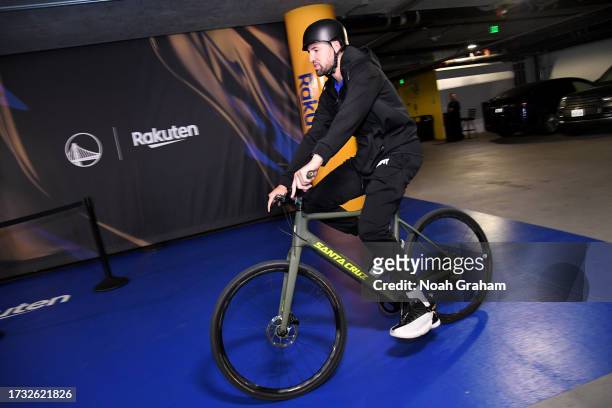 Klay Thompson of the Golden State Warriors arrives to the arena before the game against the Sacramento Kings on October 18, 2023 at Chase Center in...