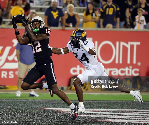 Wide receiver Stephon Johnson of the Houston Cougars scores during the second half against the West Virginia Mountaineers at TDECU Stadium on October...