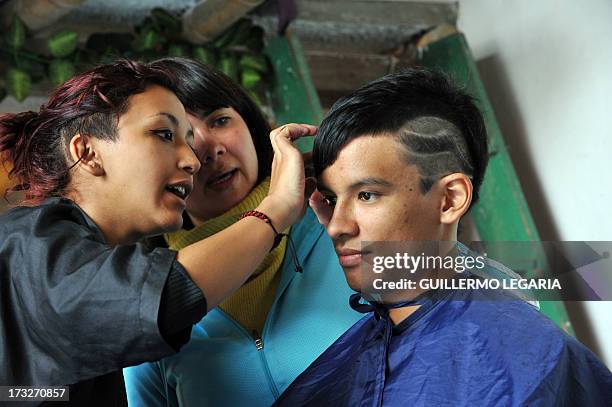 Melissa attends a workshop at "La Peluqueria" in La Candelaria's neighborhood in downtown Bogota, Colombia on July 10, 2013. AFP PHOTO/Guillermo...