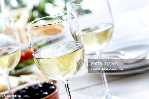 refreshing white wine - white wine 個照片及圖片檔