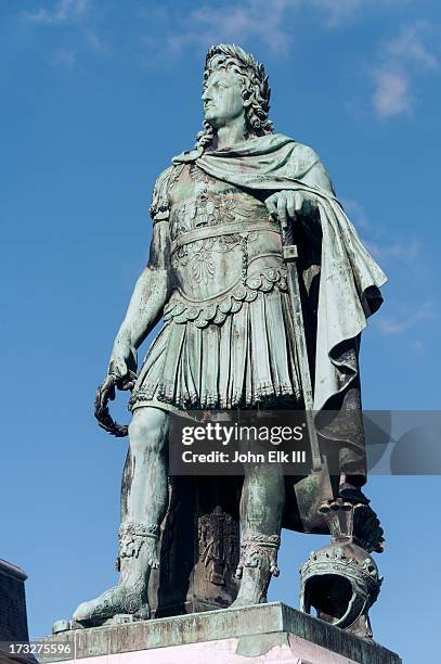 louis xiv statue - calvados fotografías e imágenes de stock