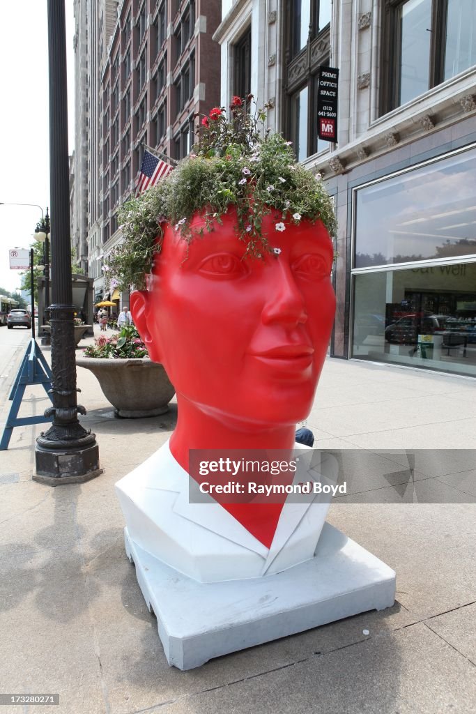 Sculptural Heads Installed On Chicago Cultural Mile