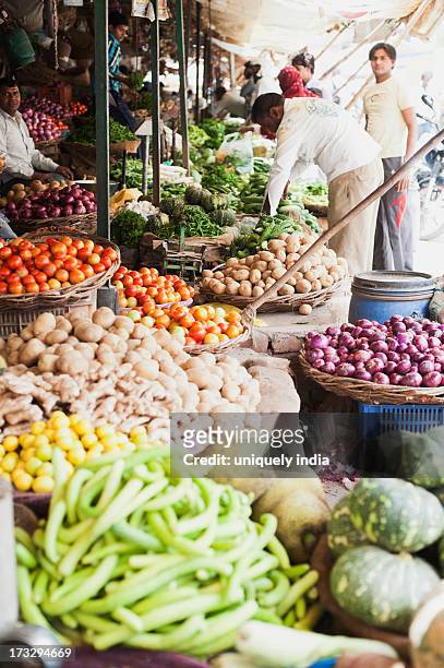 scene from a vegetable market, sohna, gurgaon, haryana, india - haryana foto e immagini stock