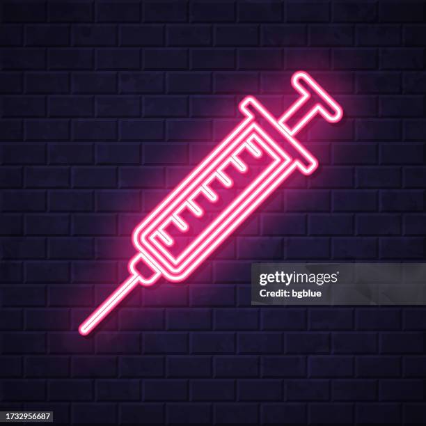 stockillustraties, clipart, cartoons en iconen met syringe. glowing neon icon on brick wall background - heroin