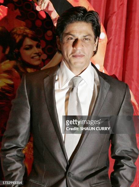 Bollywood film star Shah Rukh Khan attends a photocall in central London, 08 November 2007, as he prepare's for the UK premiere of the film 'Om...