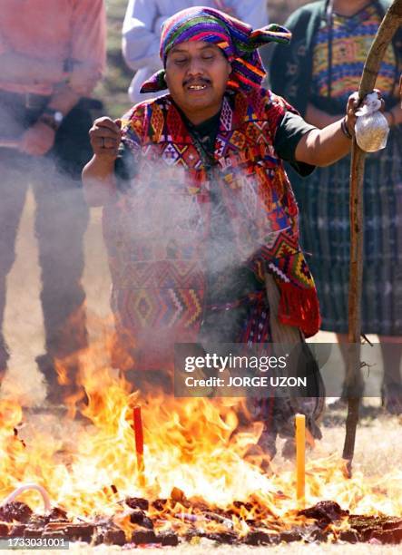 Mayan Indian doctor made a ritual fire during the rite of the new year 5115 in an archeaolgoical park in the city of Guatemala, 24 February, 2000. Un...